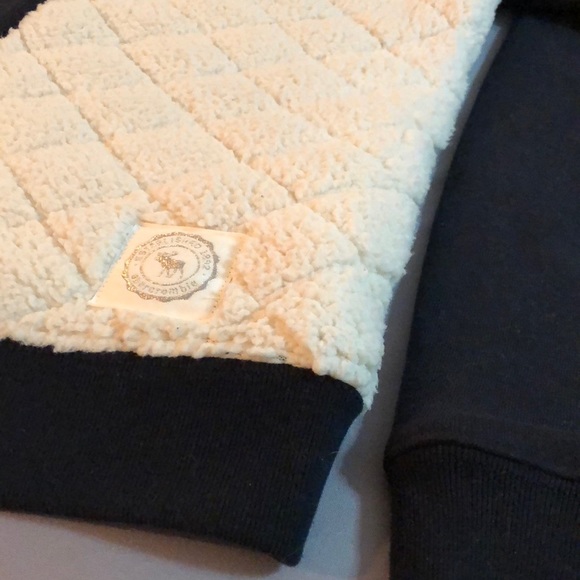 Abercrombie Quilted Jacket 😍👍🏻 - Picture 2 of 7